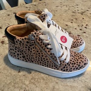 Leopard shoes